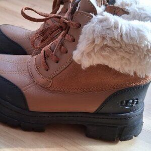 Kids UGGS Ashton Addie boots size 1
